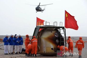 Misi Chang'e-6 kembali ke bumi, bawa sampel bebatuan bulan