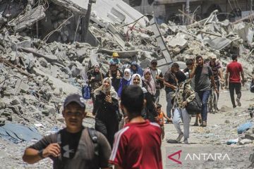 Mayat tergeletak di jalanan Gaza di tengah pemboman intens Israel