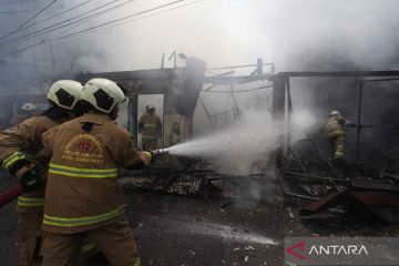 Tiga bangunan usaha UMKM terbakar di Surabaya