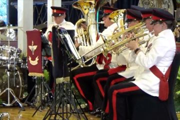 Melihat kolaborasi band Angkatan Darat Inggris dengan gamelan