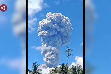 Gunung Ibu di Halbar kembali erupsi setinggi 7000 meter