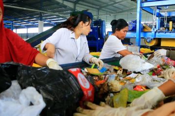 Kota Mataram mandiri tangani sampah dengan TPST