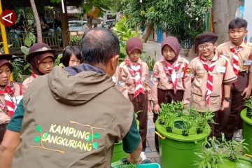 Mahasiswa ajarkan cinta lingkungan kepada siswa SD di Tangerang