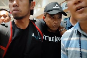 Pelaku utama pembunuhan dicor belakang distro tiba di Palembang
