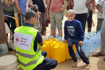 PMI distribusikan air bersih bagi warga Palestina