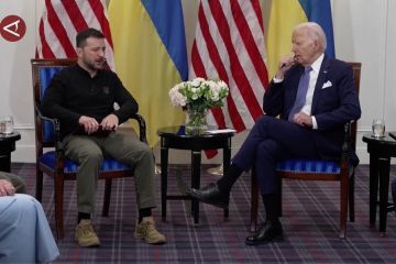 Biden janjikan dukungan untuk Ukraina saat bertemu Zelenskiy di Paris