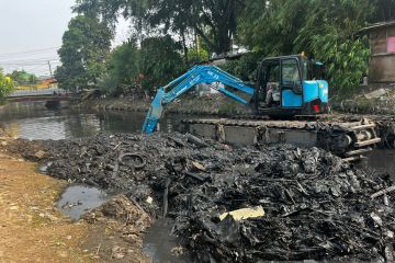 Progres pengerukan Kali Kamal capai 30 persen