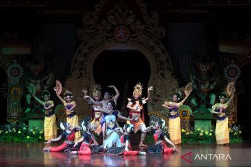 Penampilan tarian klasik India di Pesta Kesenian Bali