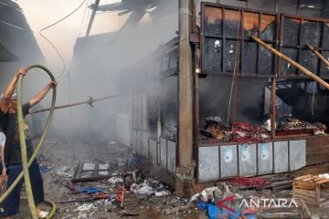 Puluhan los di Pasar Induk Tekum Kota Bogor kebakaran