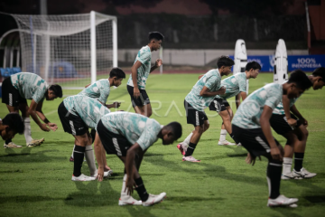 Latihan timnas Indonesia U-16 jelang semifinal lawan Australia malam ini
