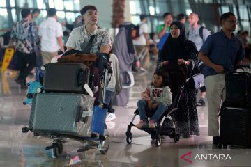 Jumlah penumpang pesawat domestik turun