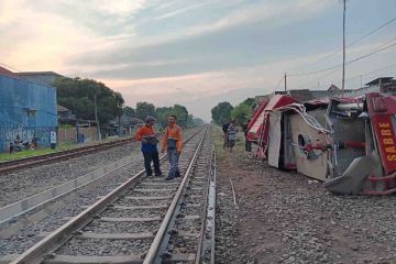 KAI ingatkan prioritas kendaraan usai lokomotif tertabrak mobil Damkar