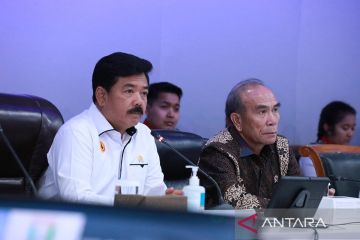 Menko Hadi tinjau pusat kendali sistem pemantauan data di BSSN