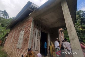 Kemensos beli rumah untuk janda tiga anak yang hidup di tebing Polewali Mandar