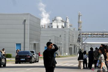Ketua LG kunjungi pabrik baterai Indonesia tinjau operasi manufaktur