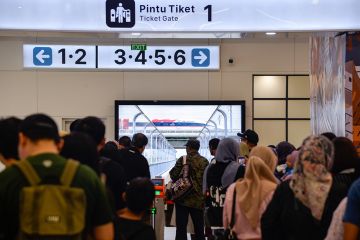 Jumlah penumpang kereta cepat Whoosh meningkat selama liburan sekolah