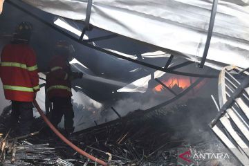 Lima orang tewas akibat kebakaran gudang di Bekasi