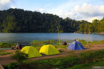 Indahnya Danau Lau Kawar di kaki Gunung Sinabung