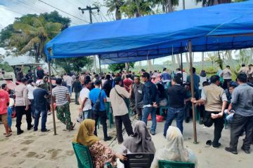 Petani hingga emak-emak di Bone tumpah ruah sambut Presiden Jokowi