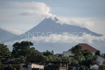 BPPTKG rekam 14 kali gempa guguran Gunung Merapi 