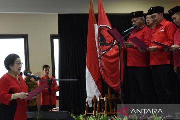 Megawati Soekarnoputri lantik pengurus DPP PDI Perjuangan masa bakti 2019-2024 yang diperpanjang hingga 2025