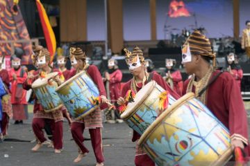 Karnaval topeng Festival Krakatau 2024