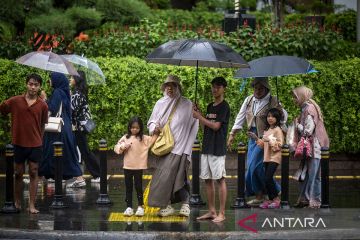 DKI diperkirakan hujan ringan hingga petir pada Minggu siang