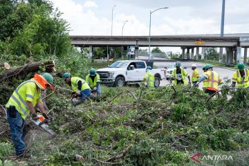 Dampak terjangan badai Beryl di Houston