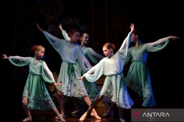 Pementasan kesenian Ukraina di Bali