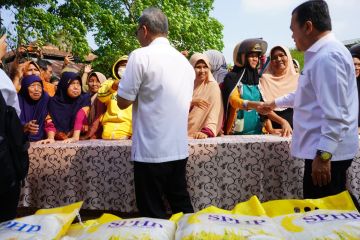 Mendag bagikan 500 karung beras SPHP di Jambi