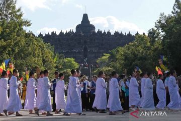 Umat Budha rayakan Asalha Mahapuja 2024 di Borobudur