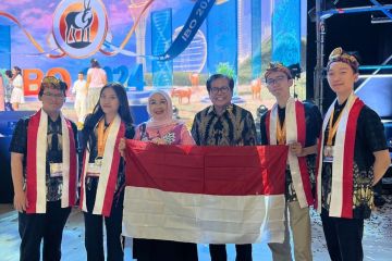 Tiga siswa Indonesia raih medali perak dalam lomba biologi sedunia