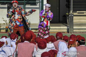 Beragam kegiatan unik warnai hari pertama masuk sekolah