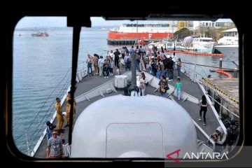 Edukasi mengenal TNI AL dan kemaritiman melalui open ship KRI Ahmad Yani-351