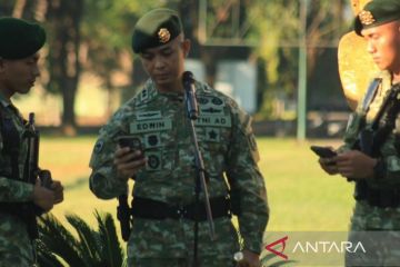 Batalyon Arhanud sidak aplikasi judol di telepon genggam personel