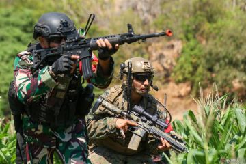 Aksi prajurit Korps Marinir TNI AL dan Korps Marinir AS pada latihan bersama di Baluran