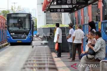 TransJakarta sesuaikan layanan akibat aksi di Patung Kuda