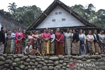 Kampung Naga warganya kental memegang budaya tabu dengan rumah tahan gempa