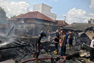 Satu bedeng & dua rumah warga terbakar di Palembang, tak ada korban