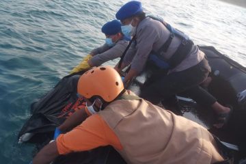 Tim SAR evakuasi wisatawan yang hilang selama tujuh hari di laut Garut