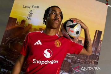 Manchester United rampungkan transfer Leny Yoro dari Lille