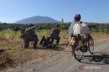 Marinir TNI AL dan Amerika Serikat latihan pemindahan pasukan tempur