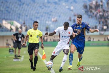 Persib Bandung gained over PSM Makassar within the first match of the President’s Cup