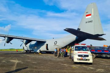 Pesawat Hercules TNI AU bawa pasien dari Natuna ke Jakarta