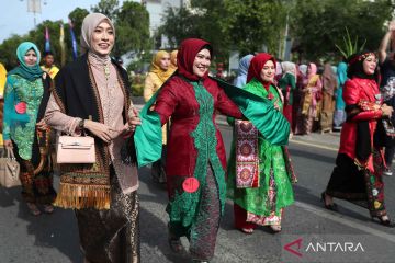 Parade kebaya nusantara jadi ajang promosi kain tenun khas Aceh
