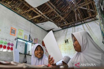 Bangunan sekolah rusak di Cisoka Tangerang menunggu bantuan pemerintah