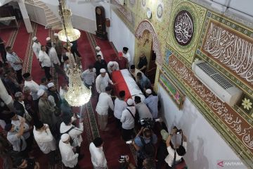 Jenazah Wapres Ke-9 Hamzah Haz dishalatkan di masjid depan rumah duka