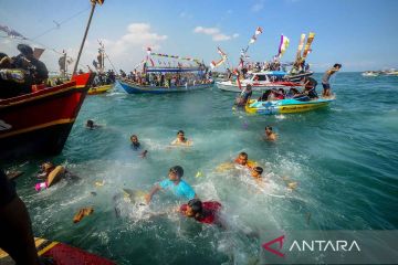 Tradisi Ruwat Laut di Carita