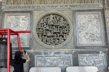 Pagoda Sata-Sahasra Tanjungpinang simpan 20.960 keramik relief Buddha