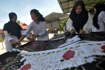Pelatihan membatik untuk pengentasan kemiskinan di Bengkulu